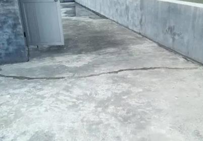 中阳楼顶漏水维修公司分享下如何解决卫生间隐蔽部位漏水的问题?